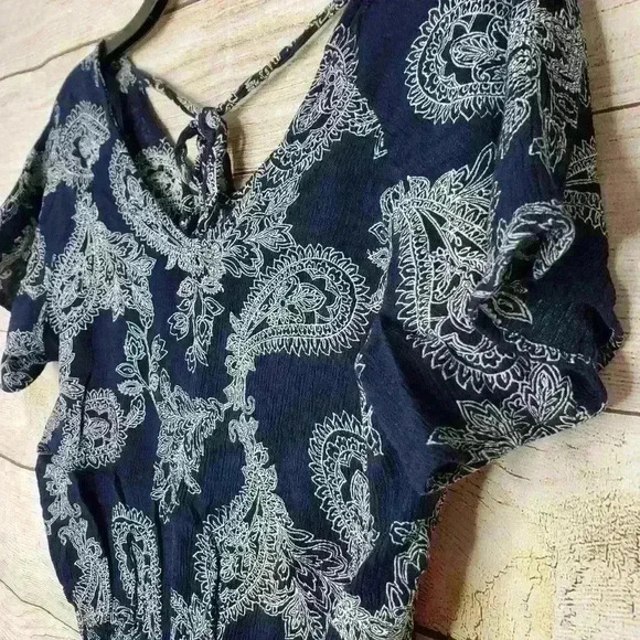 Paper Crane Short Sleeve Open Back Smocking Hem Paisley Top size small - Picture 6 of 9
